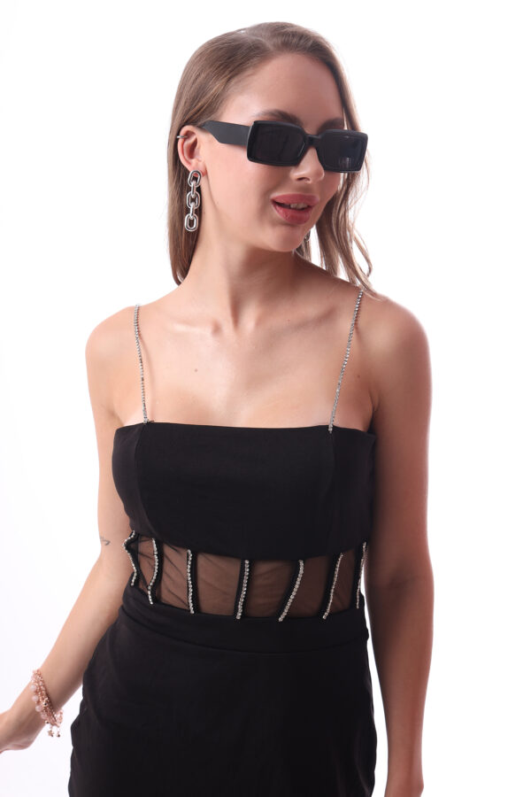 Stylish one-piece dress - Elegant and versatile design for any occasion.
